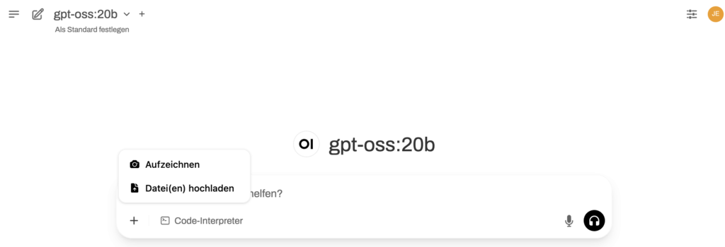 Screenshot: OpenWeb UI mit gpt-oss:20b, Hochladen von Bildern und Dokumenten möglich