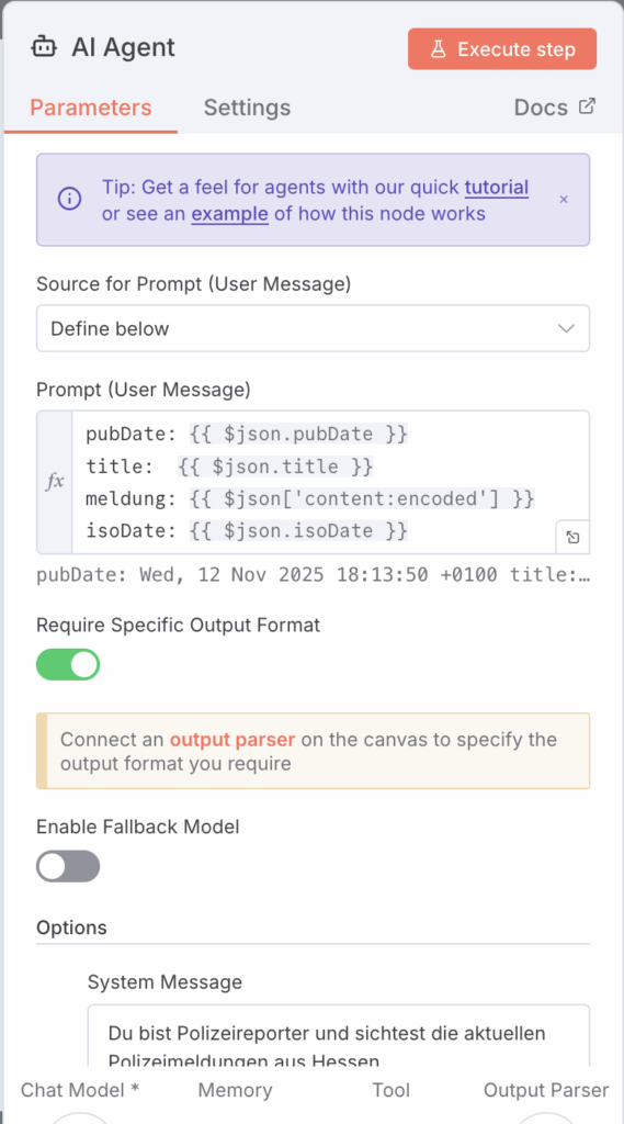 Ein Bildschirmfoto von einer Benutzeroberfläche eines AI-Agenten. Oben sind die Registerkarten "Parameters", "Settings" und "Docs" sichtbar. Ein Abschnitt zeigt Felder für Einstellungen eines Prompts mit verschiedenen Textvariablen wie "pubDate", "title", "meldung" und "isoDate". Ein Abschnitt darunter zeigt formatierten Text: „pubDate: Wed, 12 Nov 2025 18:13:50 +0100“. Ein gelber Bereich fordert dazu auf, einen Output-Parser anzuschließen. Links befindet sich eine Seitenleiste mit "Chat Model", "Memory", "Tool" und "Output Parser".